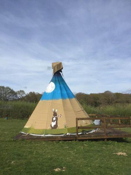 Big Sky Tipi Holidays Wartling 외부 사진