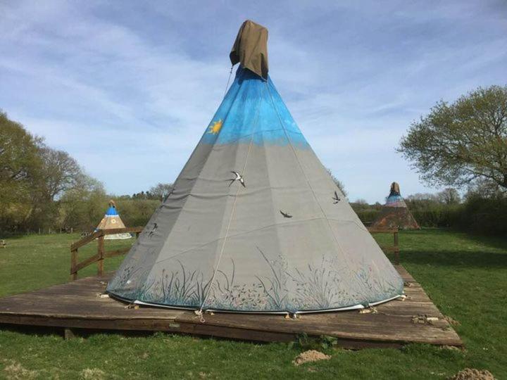 Big Sky Tipi Holidays Wartling 외부 사진